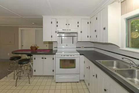 Kitchen - 11 Rabbit Ln, Naples, ME 04055 photo 2 of 7