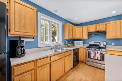 Kitchen - 33 Anthoine Rd, Windham, ME 04062 photo 3 of 4