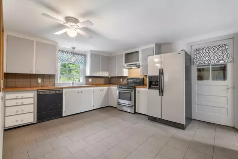 Kitchen - 10 Pine Ln, Raymond, ME 04071 photo 2 of 2