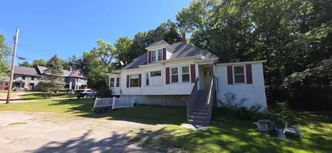 73 Elmwood Rd, Auburn, ME 04210