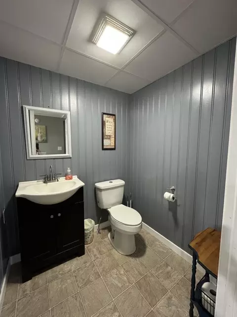 Bath - 1694 Main St, Mapleton, ME 04757 photo 2 of 3