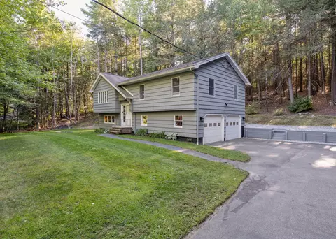 208 Blackstrap Rd, Falmouth, ME 04105