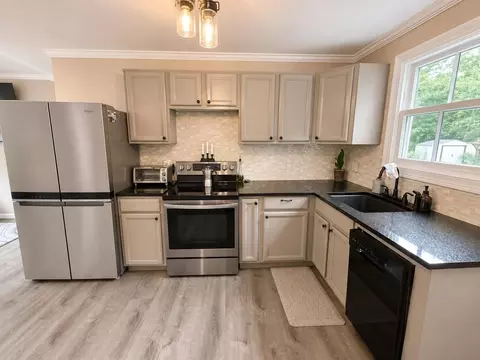 Kitchen - 141 Hurricane Rd, Gorham, ME 04038 photo 3 of 3