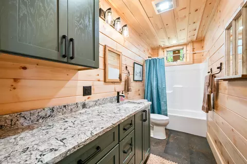 Bath - 26 Spring Rd, Rangeley, ME 04970 photo 2 of 3