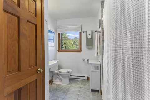 Bath - 4 Tidal Brook Rd Ext, Freeport, ME 04032 photo 3 of 4
