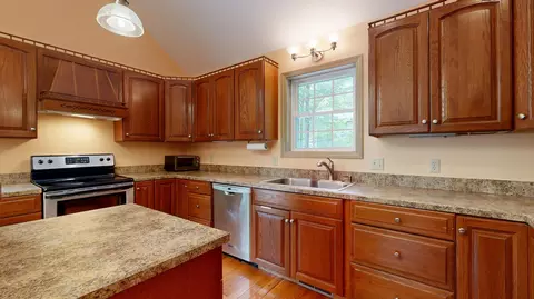 Kitchen - 101 Harbor Rd, Naples, ME 04055 photo 1 of 4
