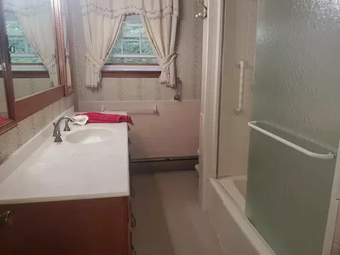 Bath - 332 Gray Rd, Gorham, ME 04038 photo 2 of 2