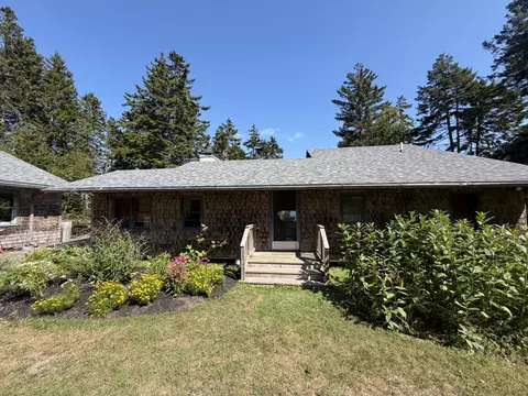 15 Picnic Point Dr, Deer Isle, ME 04627