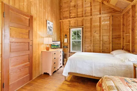 Bedroom - 207 Pleasant Point Rd, Cushing, ME 04563 photo 4 of 5