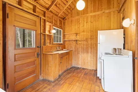 Kitchen - 207 Pleasant Point Rd, Cushing, ME 04563 photo 1 of 3