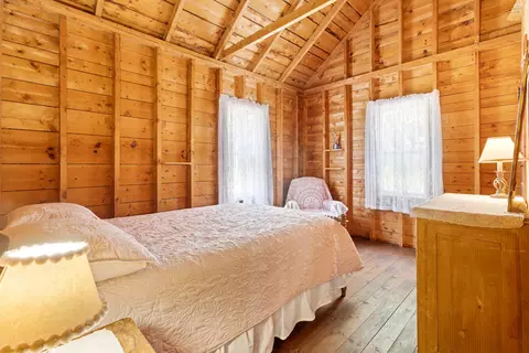 Bedroom - 207 Pleasant Point Rd, Cushing, ME 04563 photo 1 of 5