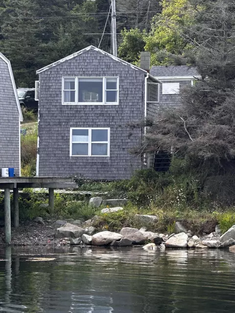 12 Wharf Ln, Matinicus Isle, ME 04851