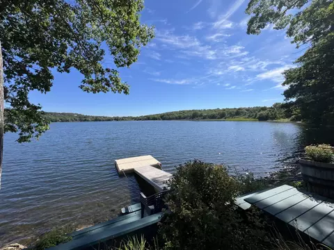127 Lake View Dr, Rockland, ME 04841