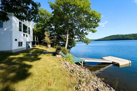 127 Lake View Dr, Rockland, ME 04841
