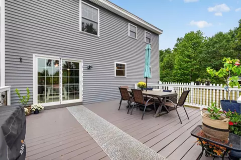 Exterior - 31 Middle Rd, Kennebunk, ME 04043 photo 4 of 10