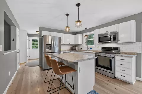 Kitchen - 31 Middle Rd, Kennebunk, ME 04043 photo 1 of 3