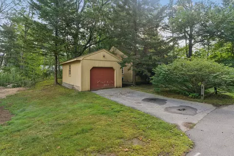 8 Acacia Rd, Kennebunkport, ME 04046