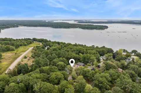 10 Birch Ln, Cumberland, ME 04110