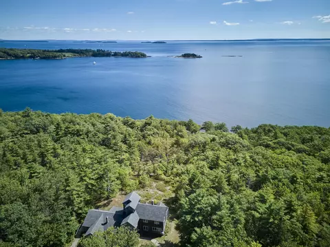 15 Wildwood Ln, Rockport, ME 04856