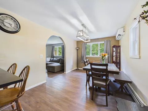 Dining - 945 949 Main St, Wayne, ME 04284 photo 1 of 2