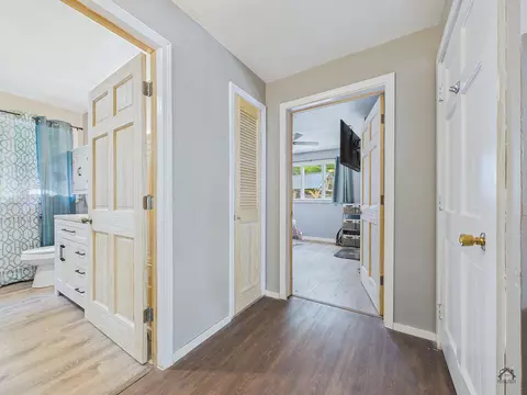 Entry Way - 945 949 Main St, Wayne, ME 04284 photo 3 of 10