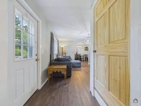 Entry Way - 945 949 Main St, Wayne, ME 04284 photo 5 of 10