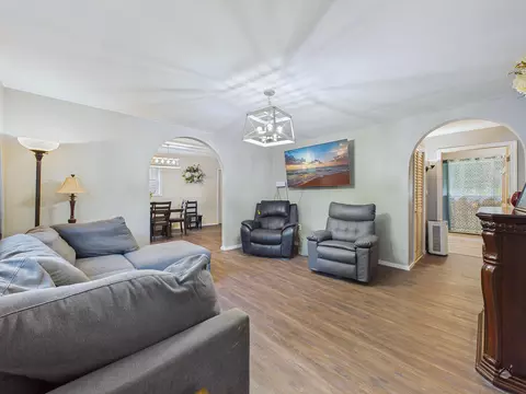 Living - 945 949 Main St, Wayne, ME 04284 photo 3 of 5