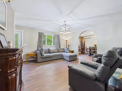Living - 945 949 Main St, Wayne, ME 04284 photo 2 of 5