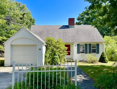24 High Rd, Southwest Harbor, ME 04679