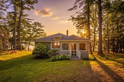 34 N Heritage Woods Ln, Winthrop, ME 04364