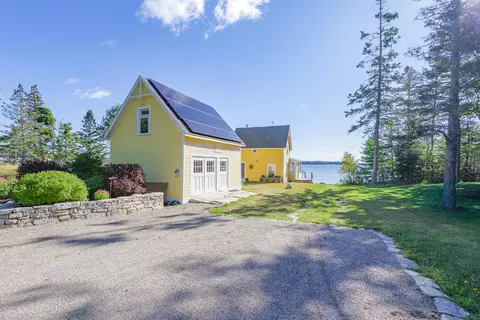 34 Ginn Point Rd, Owls Head, ME 04854