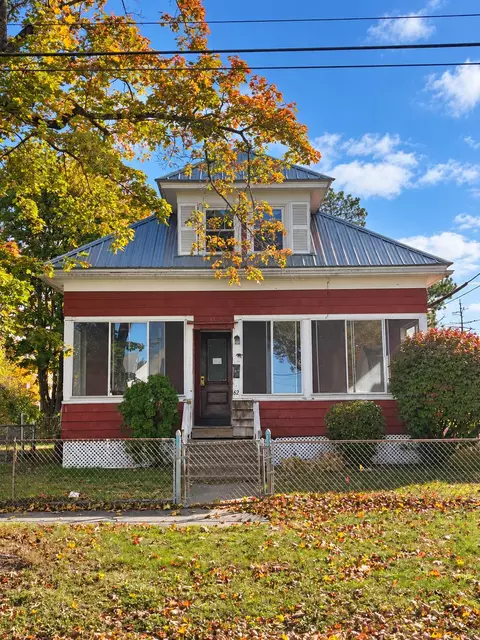 62 Powsland St, Portland, ME 04102