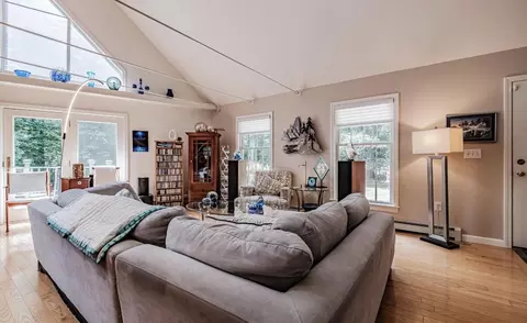 Living - 74 Webster Rd, Freeport, ME 04032 photo 2 of 3