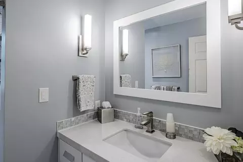 Bath - 74 Webster Rd, Freeport, ME 04032 photo 1 of 2