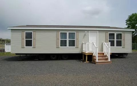 892 Hostile Valley Rd, Palermo, ME 04354