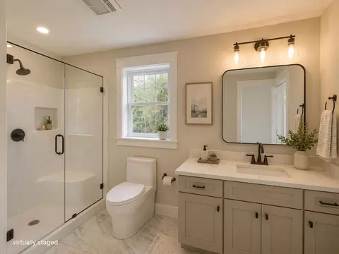 Bath - 701 Main St #1, Ogunquit, ME 03907 photo 1 of 2