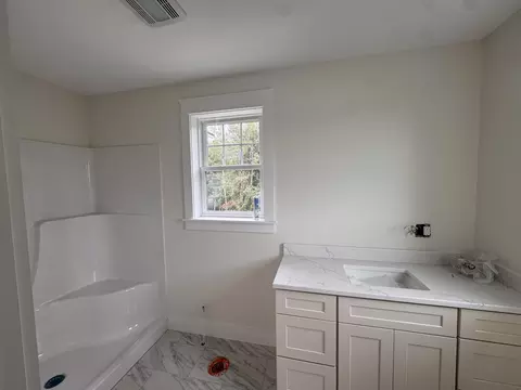Bath - 701 Main St #1, Ogunquit, ME 03907 photo 2 of 2