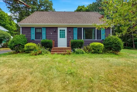 35 Hillside Rd, Portland, ME 04103