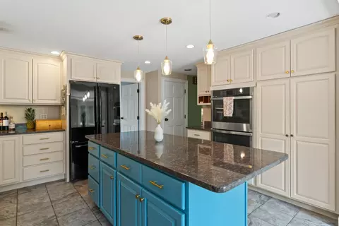 Kitchen - 7 Louise St, Gorham, ME 04038 photo 3 of 4