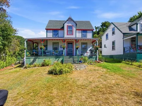 7 Upper A St, Peaks Island, ME 04108