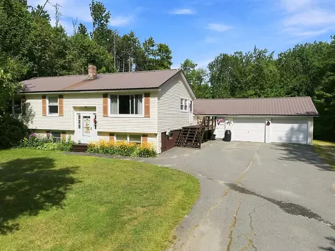 41 Crescent St, Skowhegan, ME 04976