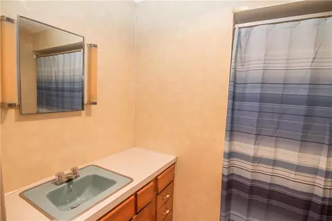 Bath - 2533 Ohio St, Hermon, ME 04401 photo 2 of 2