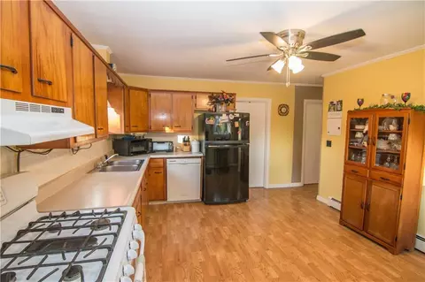 Kitchen - 2533 Ohio St, Hermon, ME 04401 photo 3 of 6