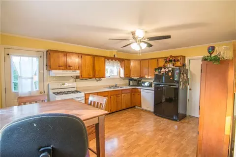 Kitchen - 2533 Ohio St, Hermon, ME 04401 photo 6 of 6