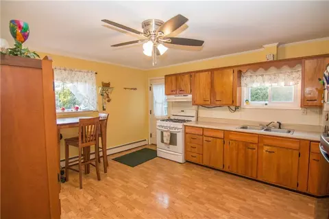 Kitchen - 2533 Ohio St, Hermon, ME 04401 photo 4 of 6