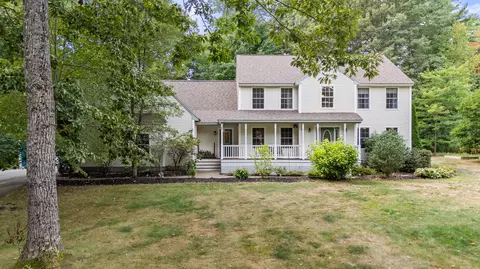 11 Forest View Dr, Falmouth, ME 04105
