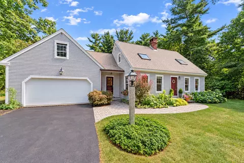 40 Powell Rd, Cumberland, ME 04110
