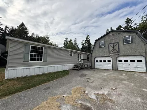 61 Sunset Ave, Stonington, ME 04681