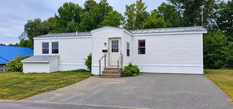 23 Pennell St, Skowhegan, ME 04976
