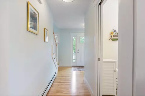 Entry Way - 19 Nautical Dr, Cumberland, ME 04110 photo 2 of 5